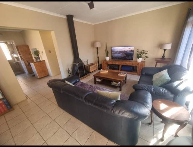 3 BEDROOM TOWNHOUSE FOR SALE IN BRACKENHURST